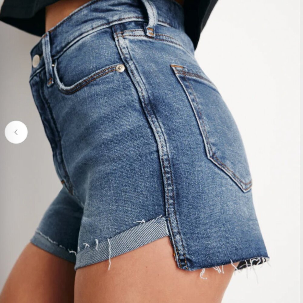 Good American - Good Curve Shorts Size 0/25 - Black/Gray